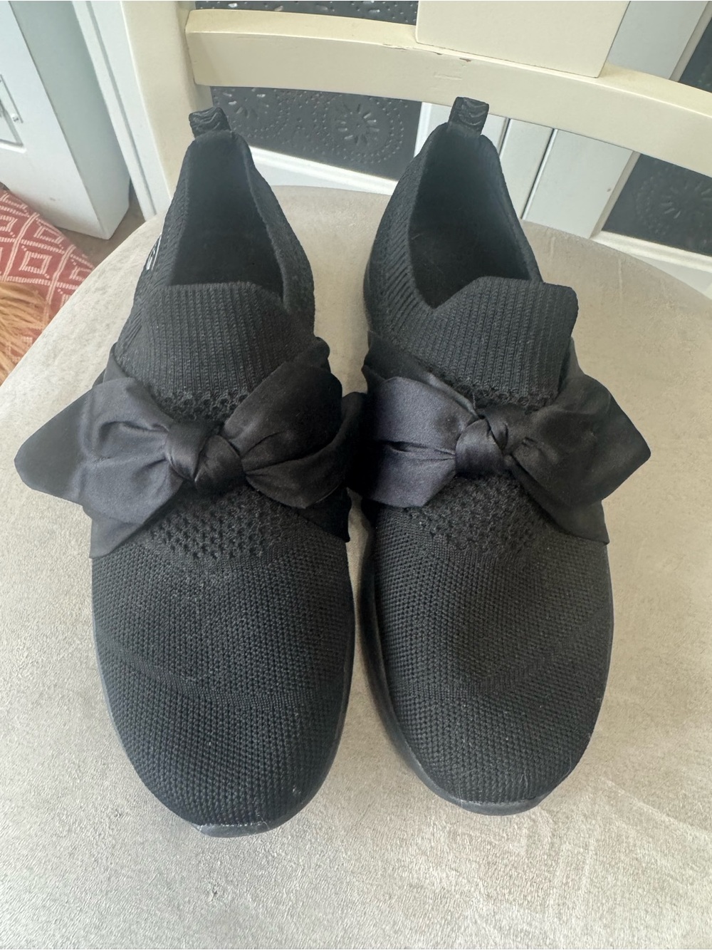 Skechers Black Knit Slip-On Sneakers with Bow Accent Women’s Size 7 1/2